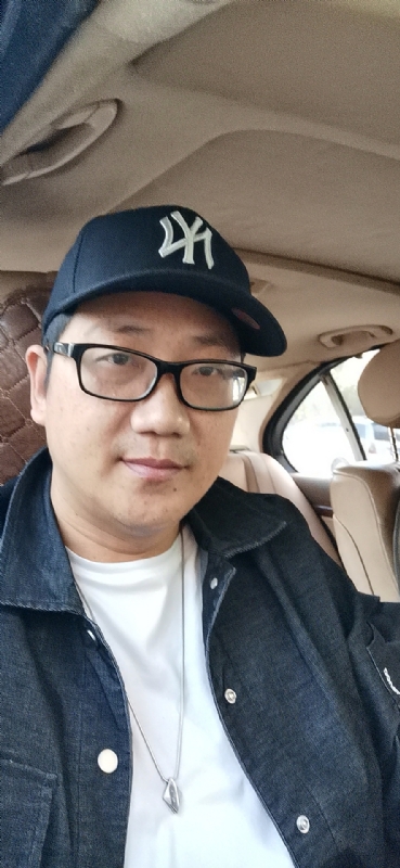 拥抱幸福的第一张照片--松溪婚介网