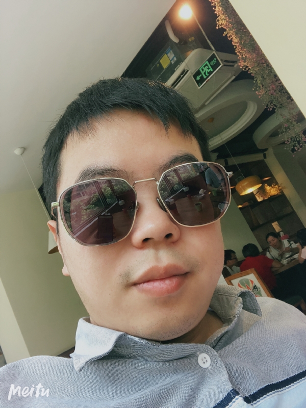 月台等路人的第一张照片--松溪婚介网